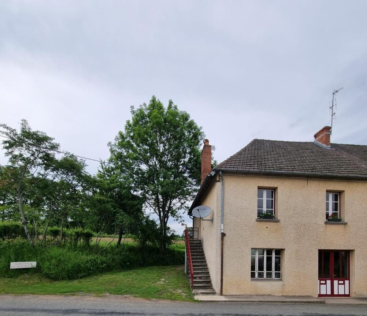 Le Montaurier Appartement Combrailles Buitenkant foto